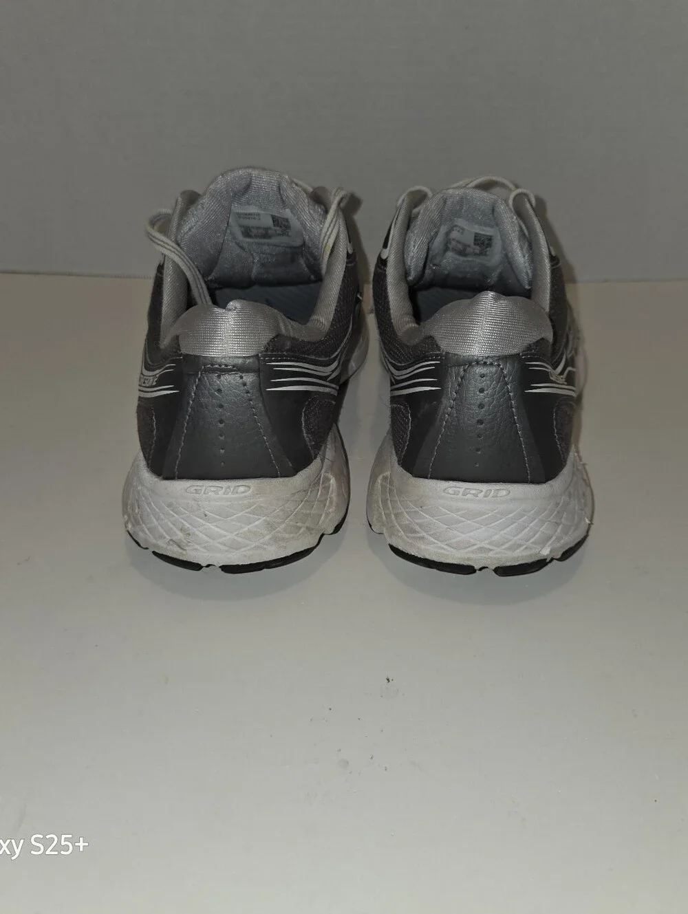 Saucony Cohesion 12 Versafoam Grid Running Athletic Sneaker Grey Womens 12 W